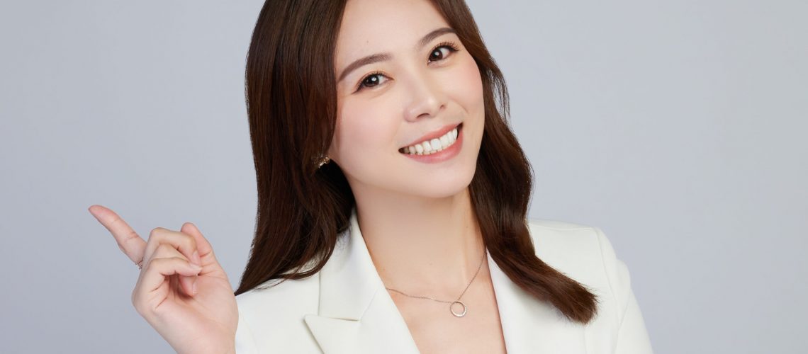 2023洪婉蒨形象照白套裝2拷貝